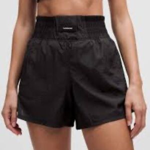 Lululemon Lightweight Super-High-Rise Training Short 4"Black /Size 8